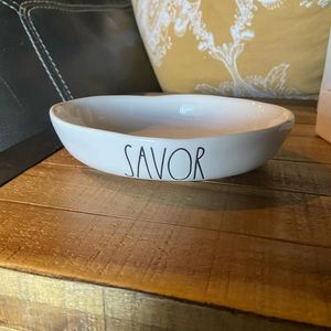 Rae Dunn Savor plater